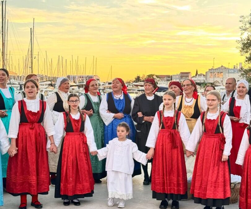 Pirovac proslavio Dan državnosti uz pjesmu, tradiciju i domaće slastice!